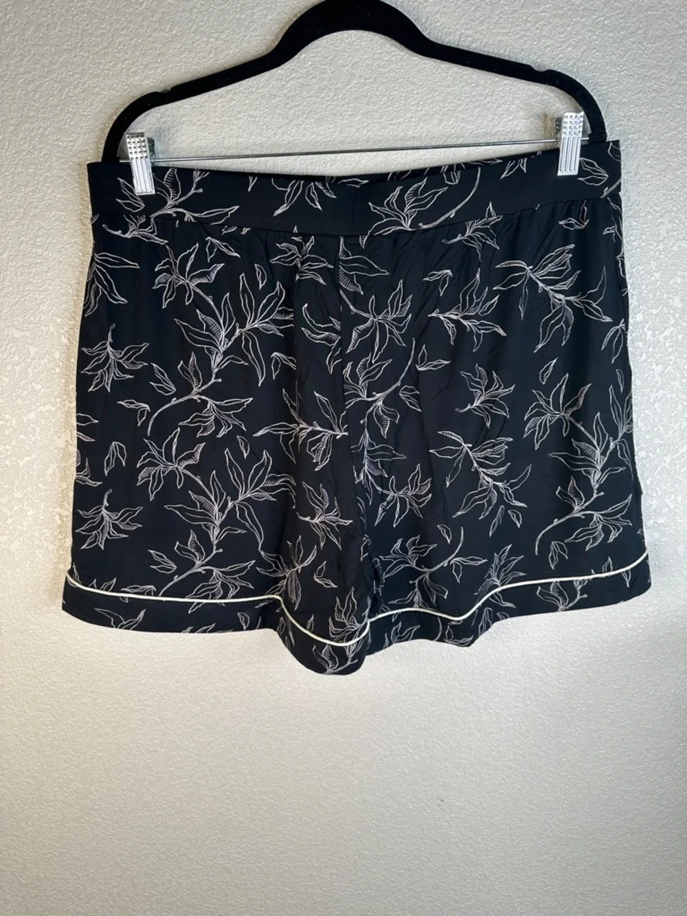 Cozy Earth Bamboo Stretch Knit Classic Pajama Shorts Black‎ Botanical New!
